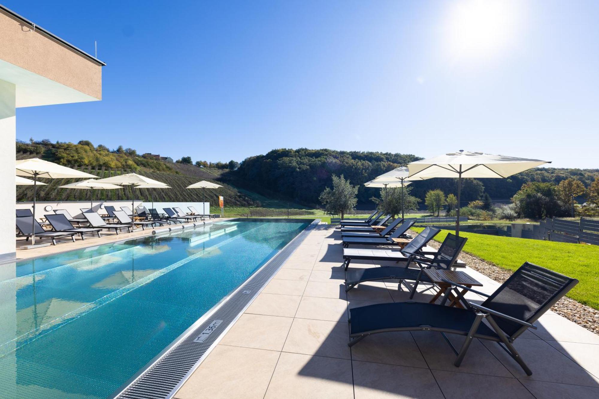 Genuss- Und Wellnesshotel Puchas Kukmirn Bagian luar foto